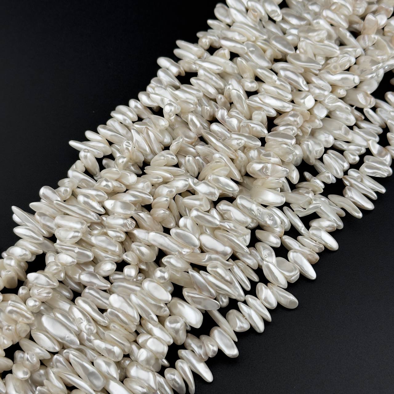 Майорка цвет белый средний размер бусин 4*15мм