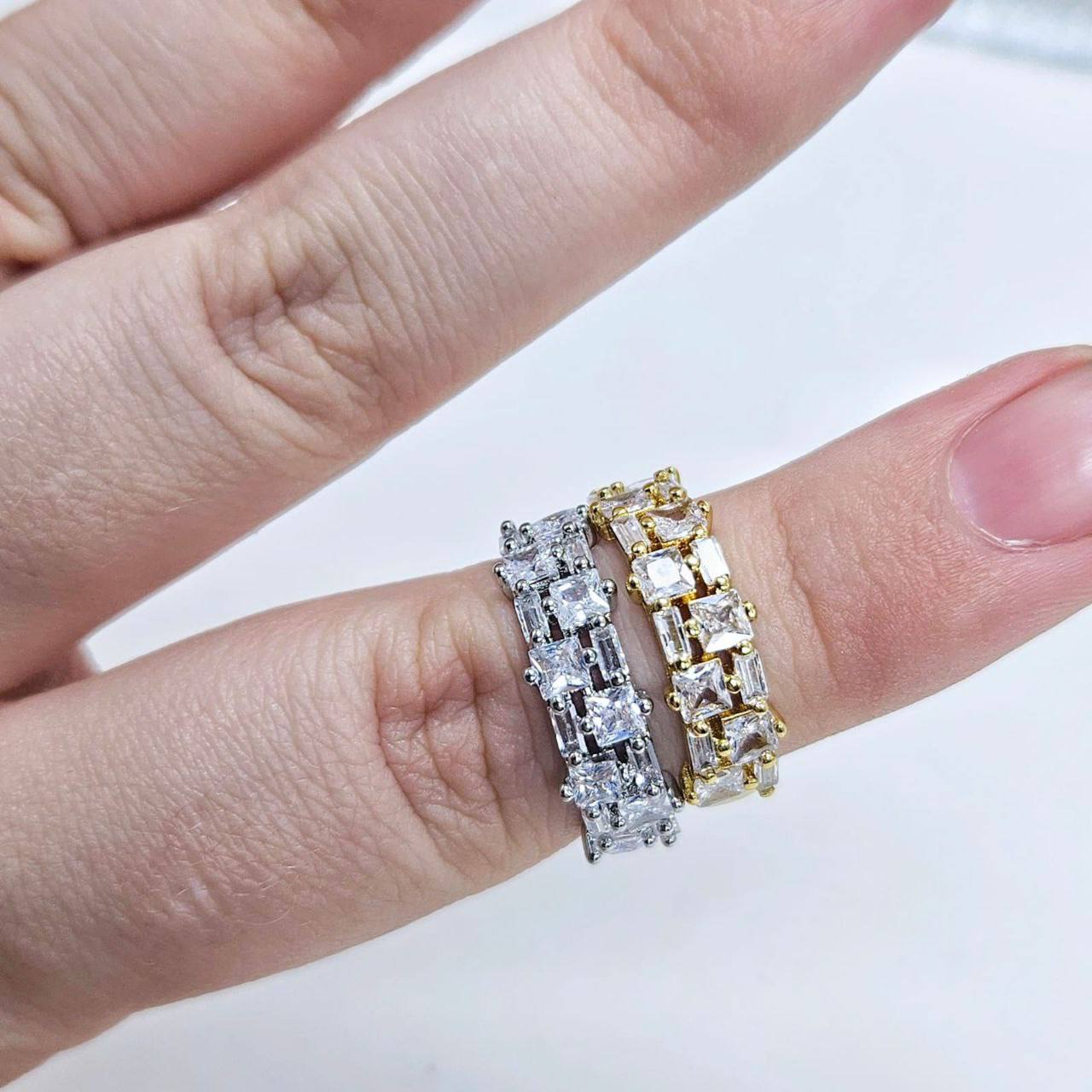 Кольцо безразмерное с фианитами размер 21*6мм цвет золото